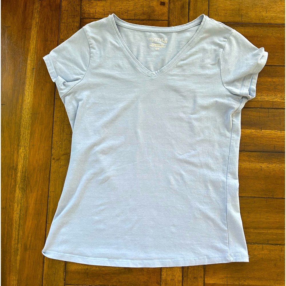 Woman’s stretch V-neck tee